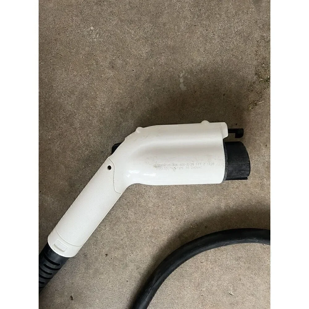 ClipperCreek CS-40, 32 Amp Tesla EV Charging Station DS-100 0230-00-003
